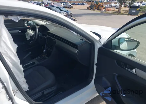 2021 Volkswagen Passat 2.0T Se z USA, uszkodzony, nr VIN 1VWSA7A38MC014530